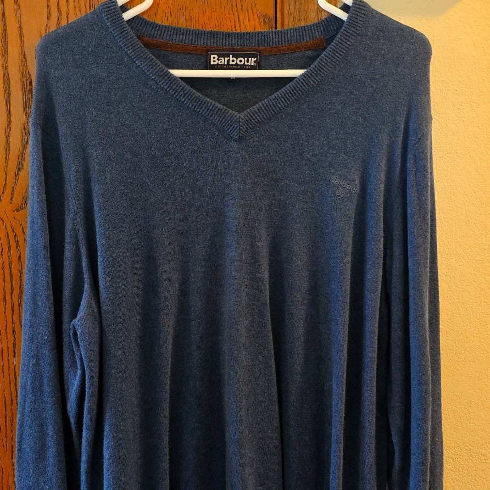 BARBOUR MEN’S COTTON CASHMERE BLUE V- NECK SWEATER M